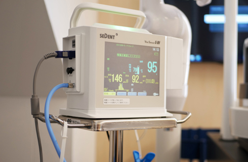 中央区梅光園・てる歯科口腔外科オフィス・心電図モニター